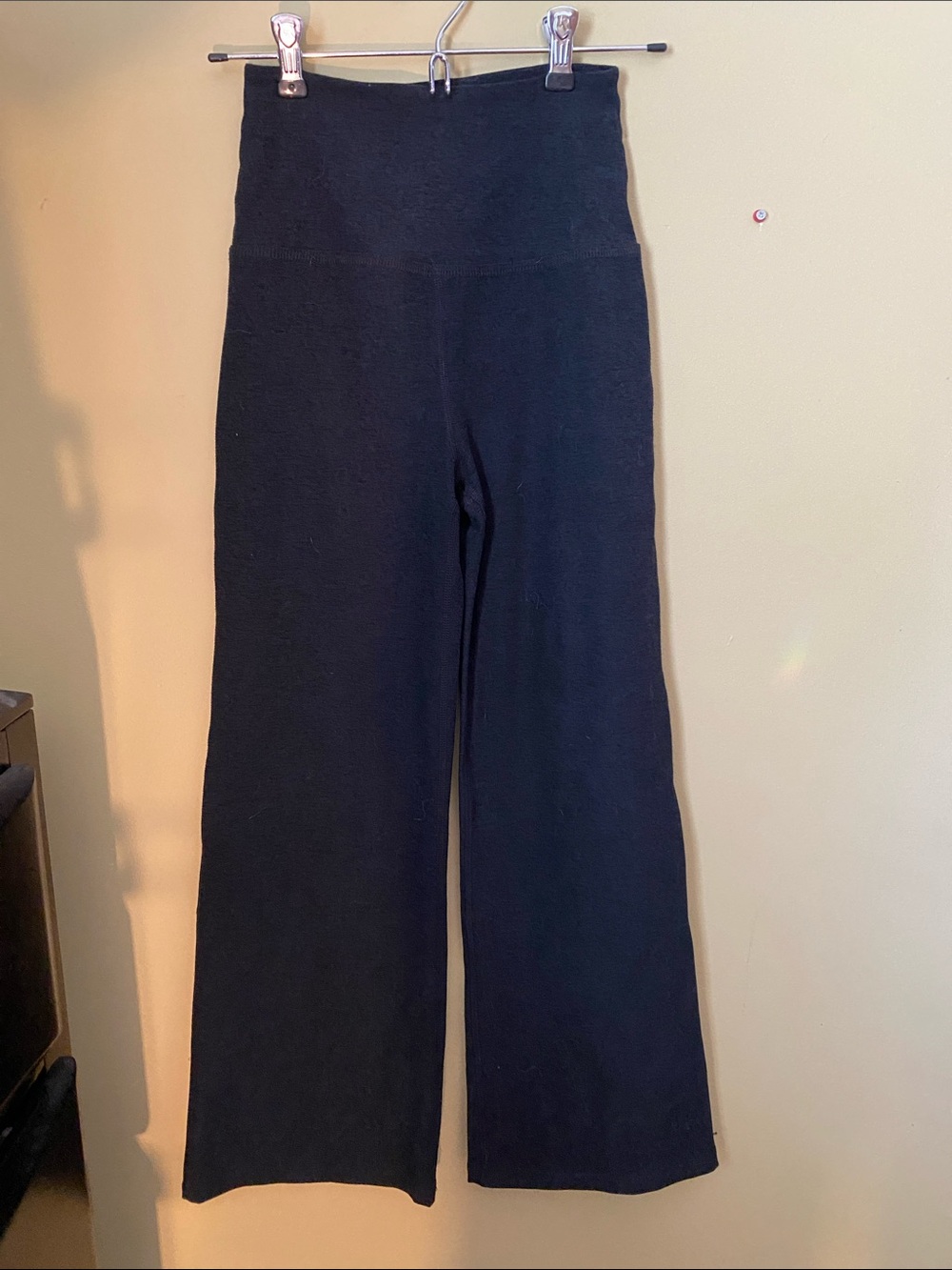 Beyond Yoga Black High-Waist Cropped Wide-Leg Leggings - Small
